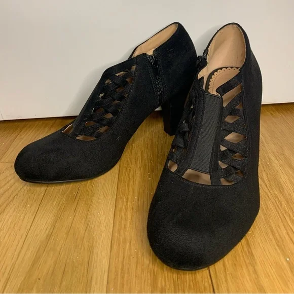 Journee Collection Piper Bootie - Picture 2 of 4